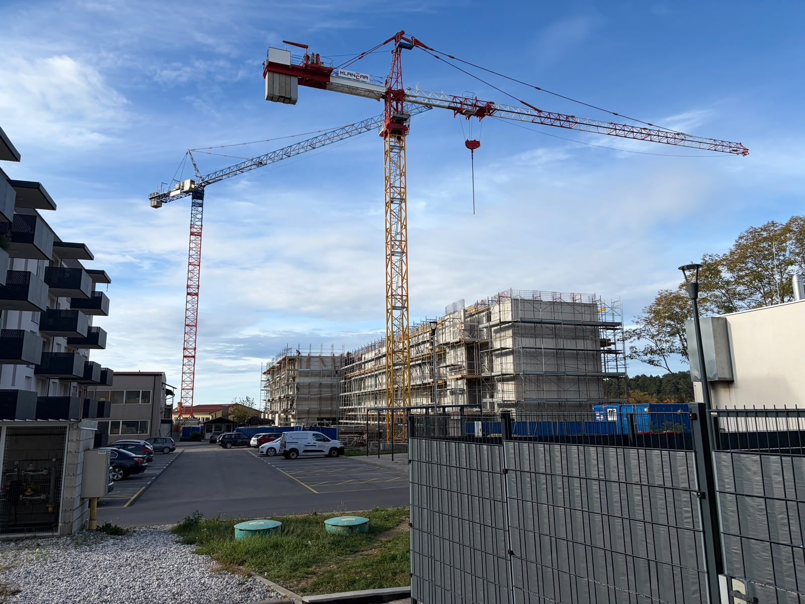 Fotografija projekta: Stanovanjska bloka 8 in 9, Brinje v Kozini
